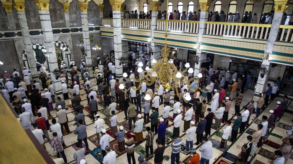 Hukum Sholat Jumat Di Rumah Saat Wabah. Hukum Ganti Sholat Jumat dengan Sholat Zuhur Selama Pandemi