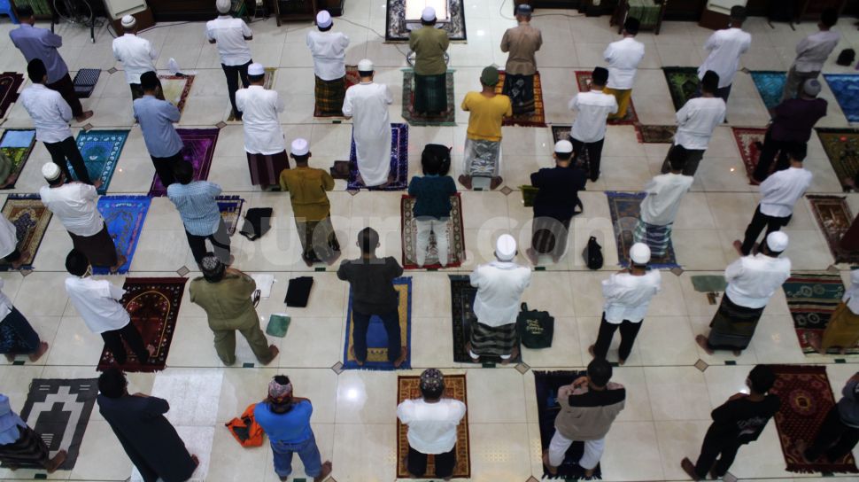 Shaf Dalam Shalat Berjamaah Harus. Shaf Sholat yang Benar Sesuai Aturan dalam Islam