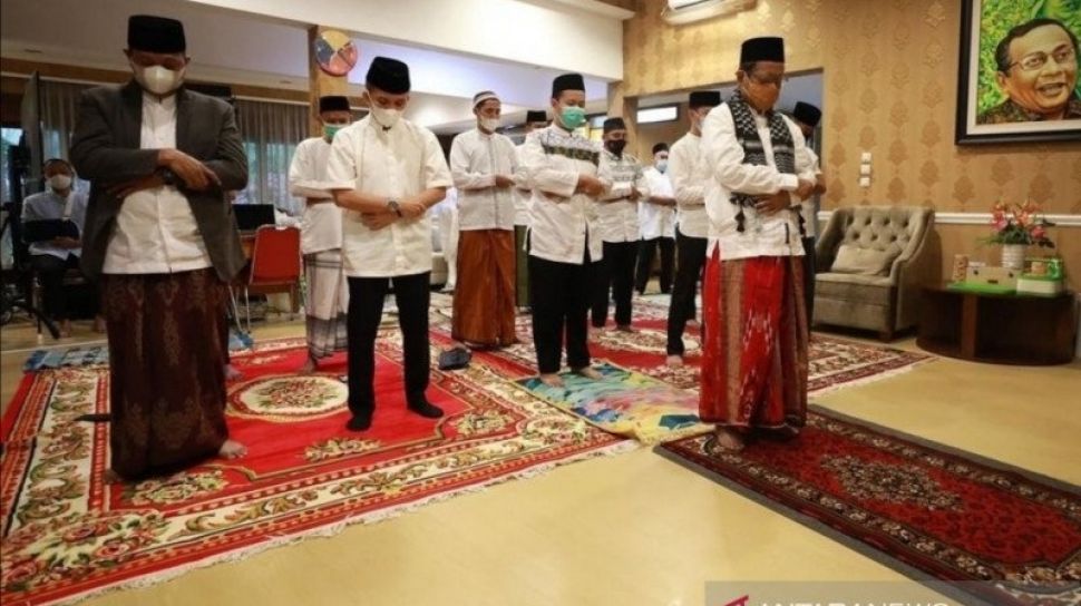 Jam Sholat Idul Adha Di Jogja. Tata Cara Sholat Idul Adha 1442 H/2021 yang Dilaksanakan di