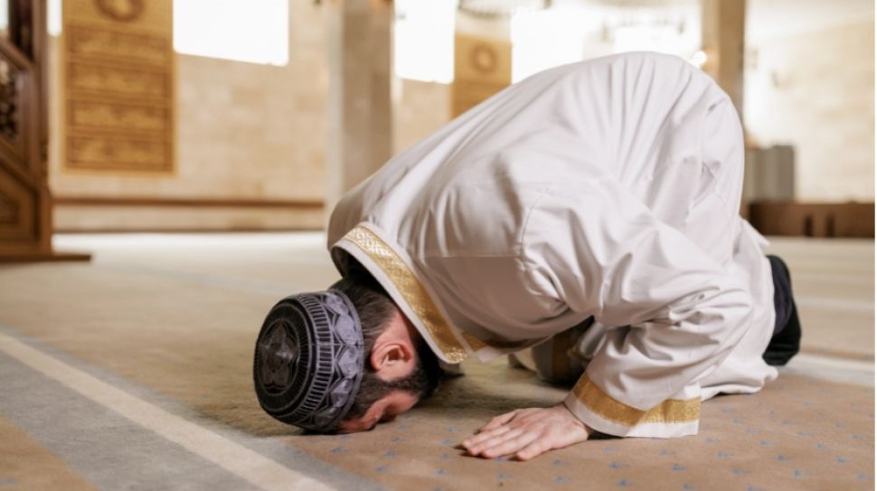 Bagaimana Cara Mengerjakan Salat Tarawih Dengan Jumlah 8 Rakaat. Bacaan Niat Sholat Tarawih dan Sholat Witir 11 Rakaat Sendiri di