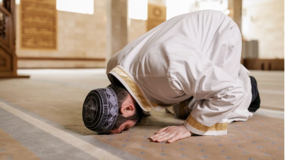 Niat Shalat Tasbih Dan Tata Caranya. Tata Cara Sholat Tasbih, Lengkap dengan Bacaan Niat dan Artinya