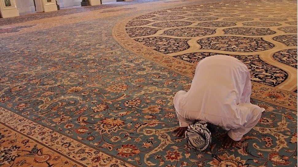 Cara Sholat Sunah Witir 3 Rakaat. Tata Cara Shalat Witir 3 Rakaat, Lengkap dengan Bacaan Niat Latin