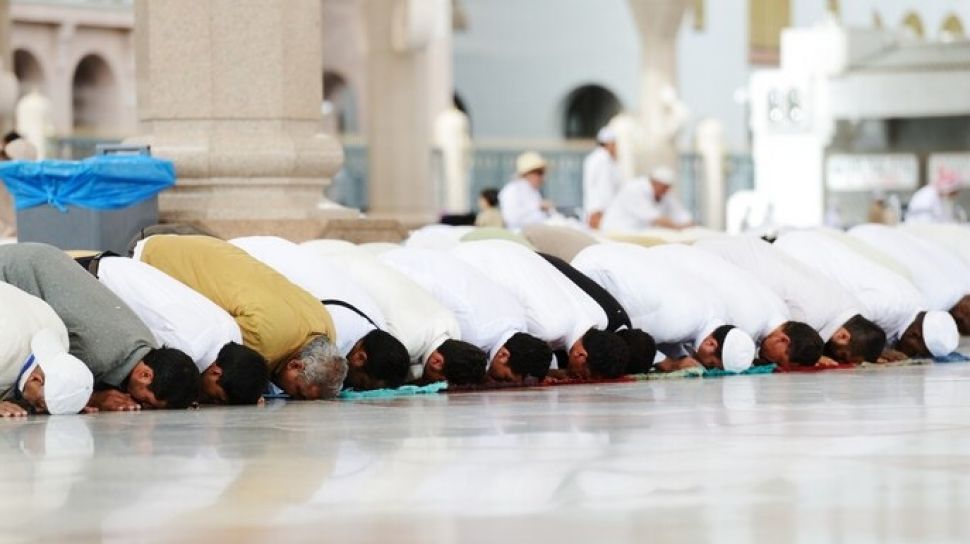 Niat Sholat Hari Raya Idul Fitri Sebagai Makmum. Niat Sholat Idul Fitri untuk Imam dan Makmum, Lengkap dengan