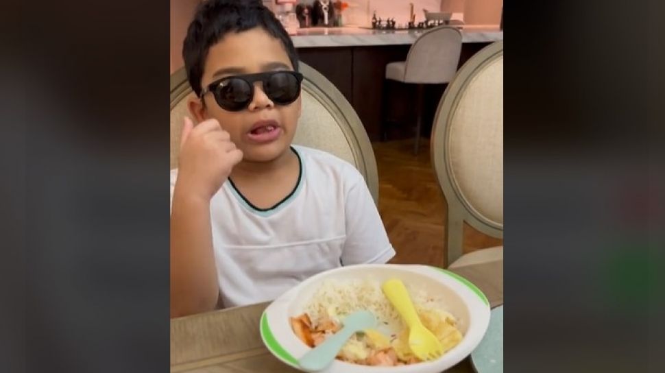 Waktu Berbuka Puasa Zon Miri. Alasan Kocak Anak Teuku Wisnu Sahur Pakai Kacamata Hitam