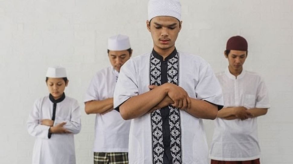 Bacaan Sholat Iftitah Yang Benar. Doa Iftitah Pendek setelah Takbiratul Ihram: Bacaan Latin, Artinya