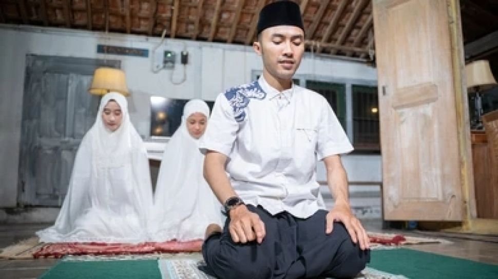 Tata Cara Shalat Idul Adha Berdua. Tata Cara Sholat Idul Adha di Rumah, Lengkap dengan Niat dan