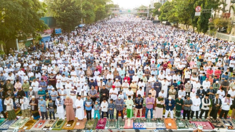 Solat Hari Raya Haji Sendiri. Bacaan Niat Sholat Idul Adha untuk Makmum, Imam dan Sendiri