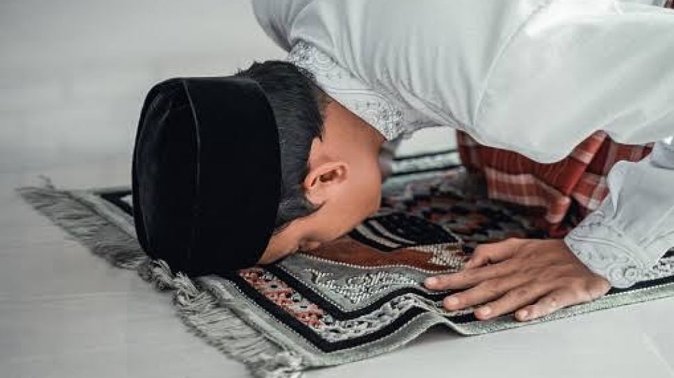 Surat Pendek Dalam Sholat Hajat. Tata Cara Sholat Hajat yang Benar: Niat, Surat Pendek, Doa dan