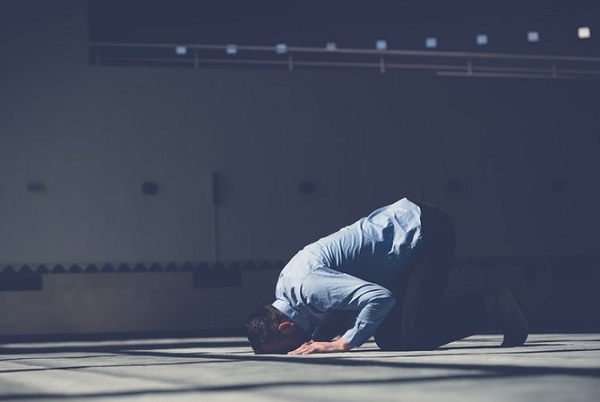 Bacaan Setelah Takbir Sholat Tarawih. Tata Cara Sholat Tarwih dan Witir Lengkap Dengan Bacaannya