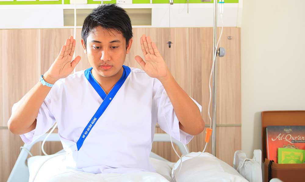 Cara Shalat Ketika Sakit Di Hospital. Sakit, Bolehkah Shalat Tak Menghadap Kiblat?