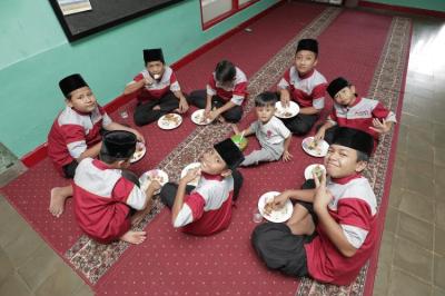 Pahala Orang Berpuasa Senin Kamis. Raih Pahala Dengan Berbagi Ifthor Puasa Senin Kamis Untuk Yatim