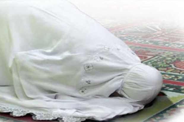 Sholat Yang Benar Untuk Wanita. Tata Cara Sujud Sholat yang Benar untuk Perempuan