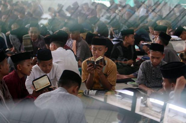 Apa Saja Keutamaan Tadarus Alquran. 5 Keutamaan Tadarus Al-Qur'an yang Jarang Diketahui Umat Islam