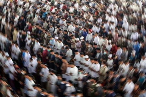 Jadwal Sholat Idul Fitri Lhokseumawe. Abaikan Prokes Ketat, Ribuan Warga Shalat Idul Adha di ...