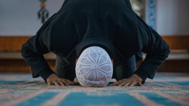 Waktu Sholat Hajat Lidaf'il Bala. Tata Cara Lengkap Salat Tolak Bala saat Rebo Wekasan Hari Ini