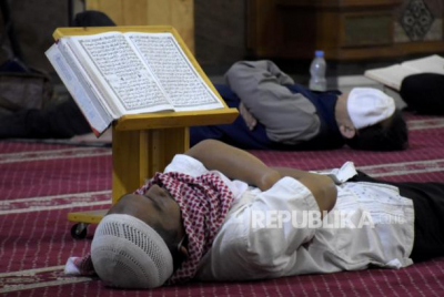 Sholat Isya Di Waktu Subuh. Shalat Isya yang Tertinggal, Kapan Harus Mengqadha?