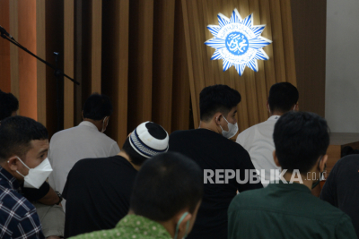 Bagaimana Pelaksanaan Shalat Tarawih 11 Rakaat. Muhammadiyah Tarawih 11 Rakaat, Pakai Formasi 4-4-3 atau 2-2-2