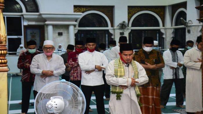 Hukum Shalat Jumat Bagi Laki Laki Adalah. Hukum Tinggalkan Salat Jumat Bagi Laki-laki dan Inilah Azab serta