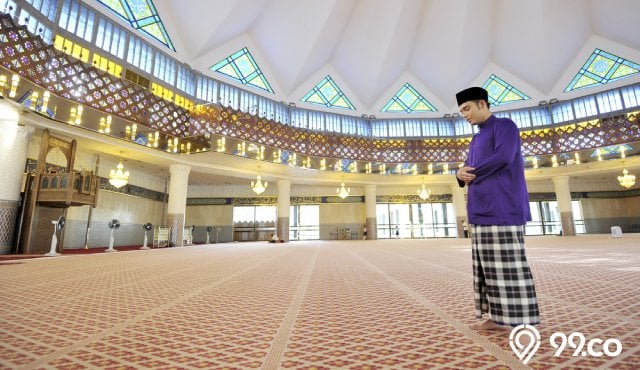 Tuntunan Gerakan Sholat Yang Benar. Gambar Gerakan Sholat yang Benar Sesuai Ketentuan. Jangan Salah!