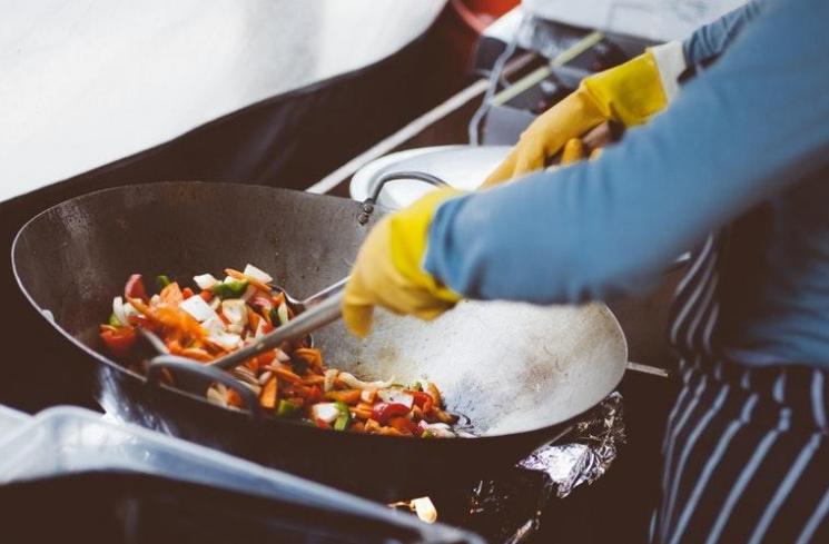 Apakah Mencicipi Masakan Dapat Membatalkan Puasa. Bagaimana Hukum Mencicipi Masakan saat Puasa? Simak