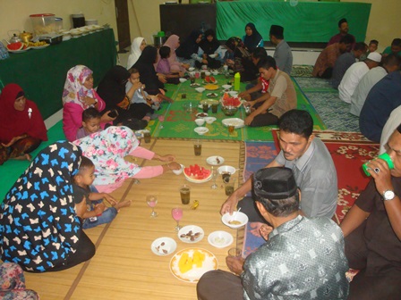 Jam Berapa Buka Puasa Di Calang Hari Ini. Mempererat Silaturahmi Keluarga Besar MS.Calang Mengadakan