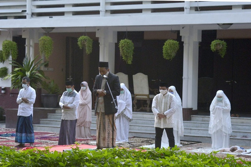 Tata Cara Sholat Idul Adha Sendirian Di Rumah. Panduan dan Tata Cara Shalat Idul Adha 1442 H di Rumah