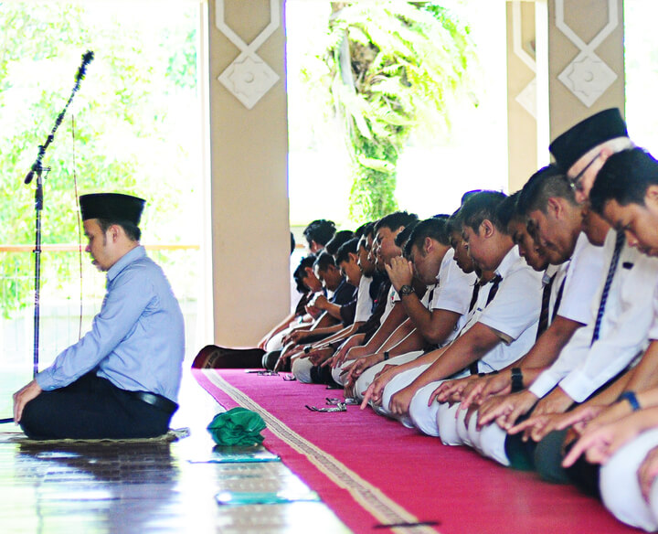 Hikmah Shalat Jamaah Di Masjid. 4 Hikmah Shalat Berjamaah dan Kenapa Harus Dilakukan