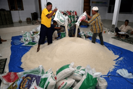 Teks Bacaan Niat Zakat Fitrah. Bacaan Lengkap Niat Zakat Fitrah Jelang Idul Fitri