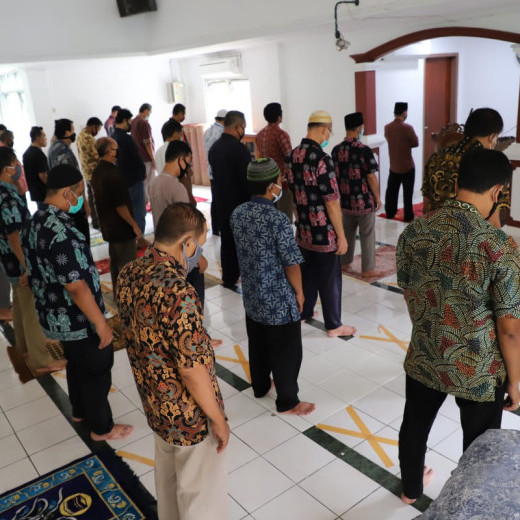 Jumlah Jamaah Dalam Shalat Jumat. UPNVJ Terapkan Protokoler Era New Normal dalam Pelaksanaan