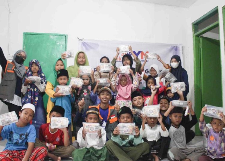 Ayat Tentang Sedekah Anak Yatim. Anjuran Sedekah Kepada Anak Yatim Sesuai Dalil dan Hadist